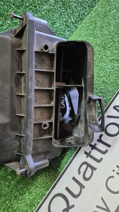 Caixa Filtro Ar Audi A4 B7 8E 2.0 TFSI Ref. 03G133835A Original em excelente estado