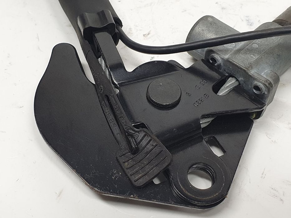 Encaixe de cinto frente esquerdo BMW 5 (E39)