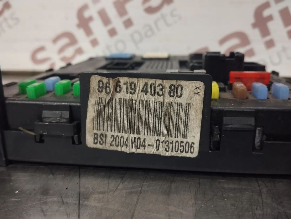 CAIXA DE FUSIVEIS BSI CITROEN C5 II REF: 9661940380