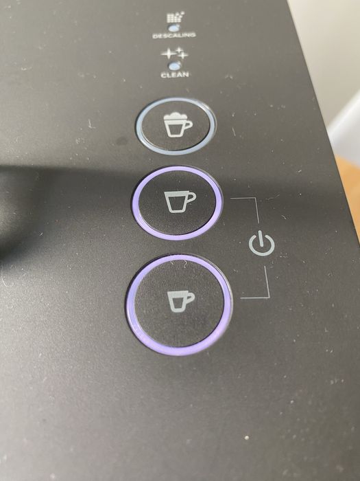 Maquina de café Nespresso DeLonghi - Lattissima One