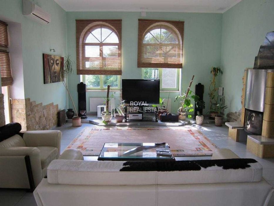 Оренда Будинок Конча-Заспа 520 м² 9 кімнат 21 сотка Вихід до Дніпра Сонячні панелі Басейн Лазня Причал Гараж