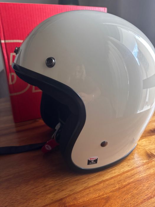 Capacete Marca BELL Branco -Modelo Magnum