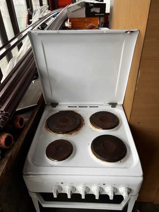 Продам Электроплиту Indesit