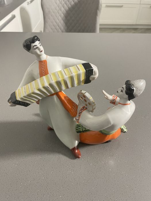 Поцелянова статуетка Танцюристи Полонне