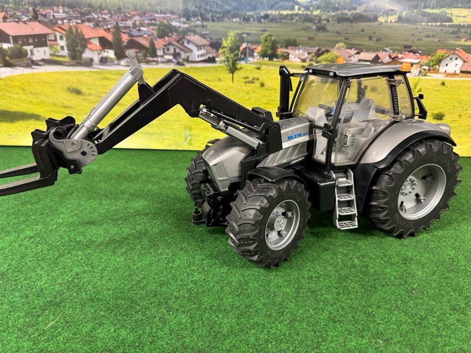 Bruder 03085 Ciągnik rolniczy Lamborghini R8.270