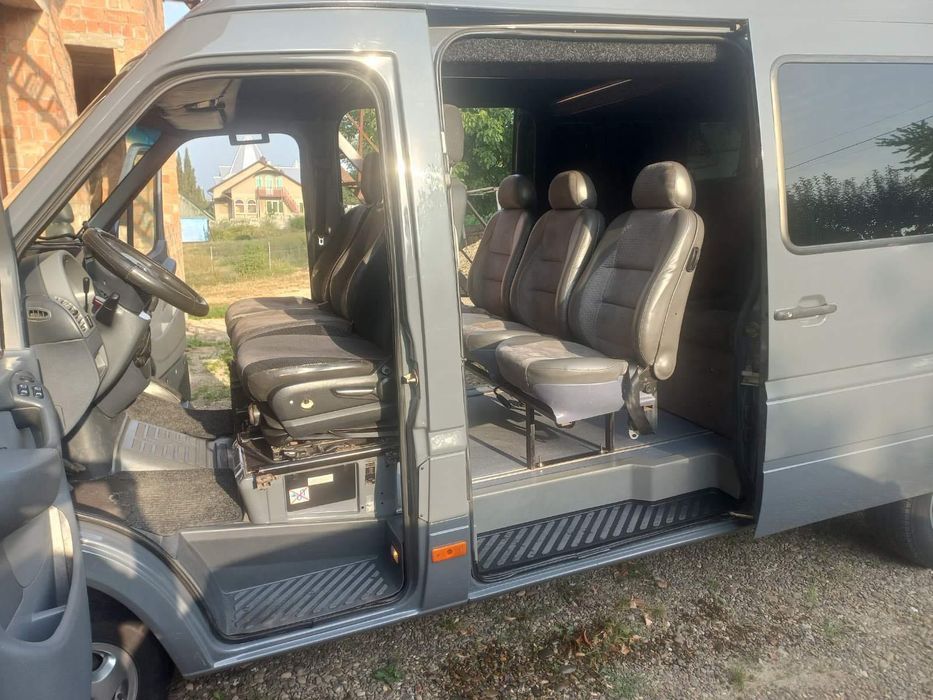 Мерседес Спрінтер середня база 2,7 рік 2004