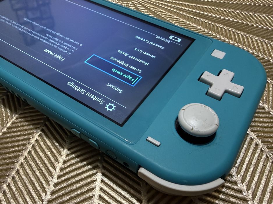 Switch lite 新品 Konsola NINTENDO Switch Lite Hyrule Edition | MediaMarkt