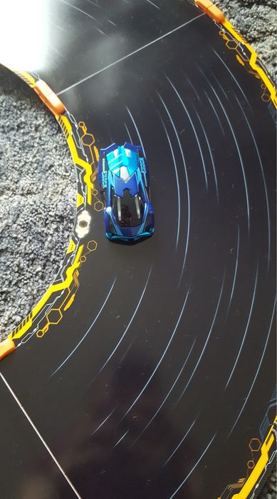 Anki overdrive 2 zestawy wartosc 2500 plus dostkowe autka