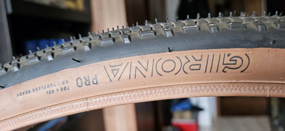 Opony gravelowe Girona Pro 700x42