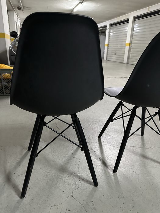 12 cadeiras ideais para exterior. Valor total 50€. Unidade:7€