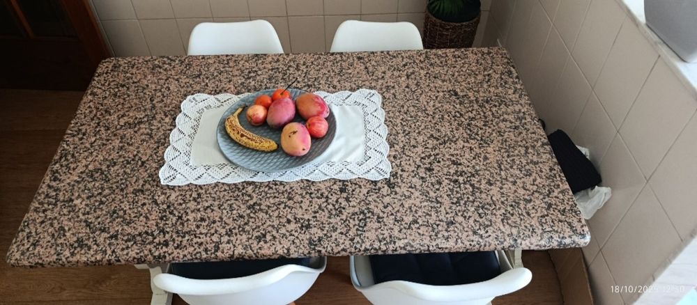 Tampo mesa de cozinha em pedra mármore 1,40 x 0.80
*Apenas o tampo