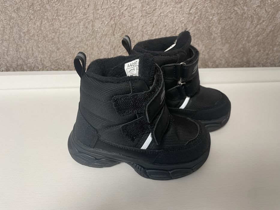 Продам нові зимові ботінки на хлопчика,22р Ціна 800грн