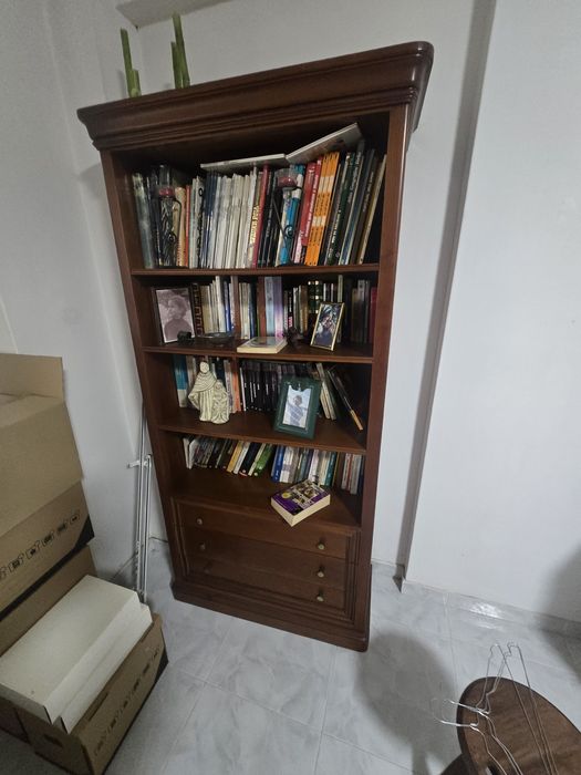 Móvel  de livros  cerejeira