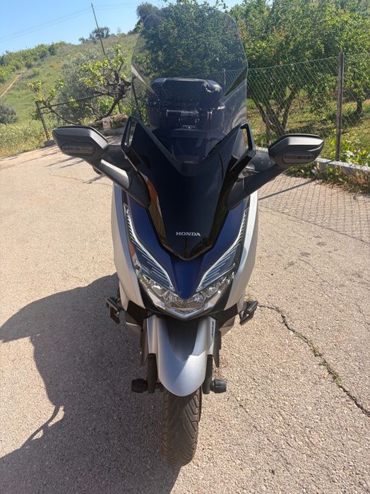 Honda Forza 125cc com vários acessórios extra+top case espaçoso