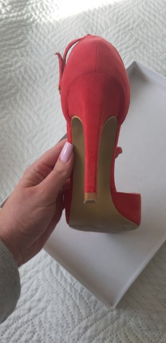 Eleganckie Buty kolor malinowy, rozmiar 37