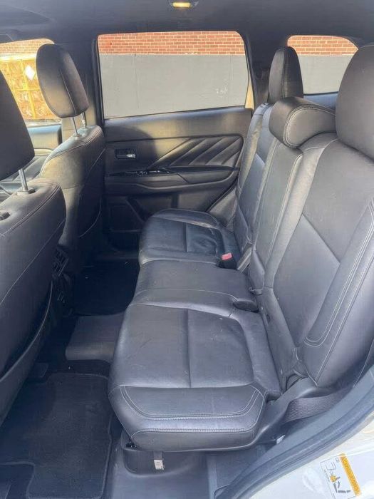 Mitsubishi Outlander Hybrid Plug-in SEL S-AWC      2019