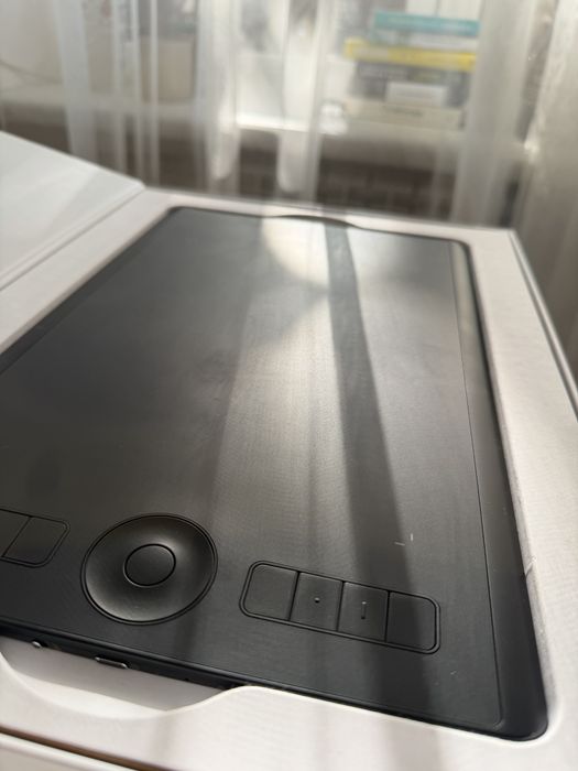 WACOM Pen Tablet Intuos Pro Medium плантеш
