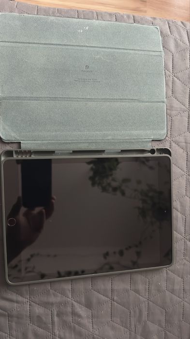 Sprzedam Ipad 8 generacji 32gb pamieci WIFi