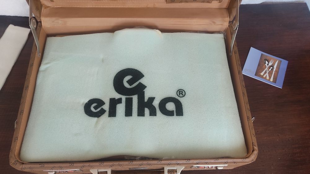 Faqueiro 130 peças novo - Erika