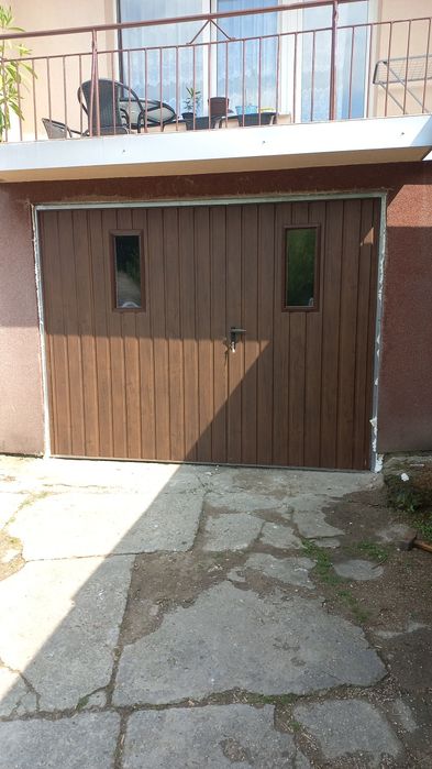 Brama na wymiar  Bramy Garażowe dwuskrzydłowa altana garażowa