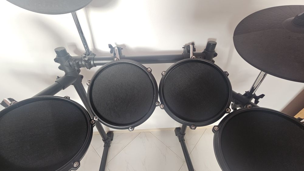 Bateria eletrónica Alesis