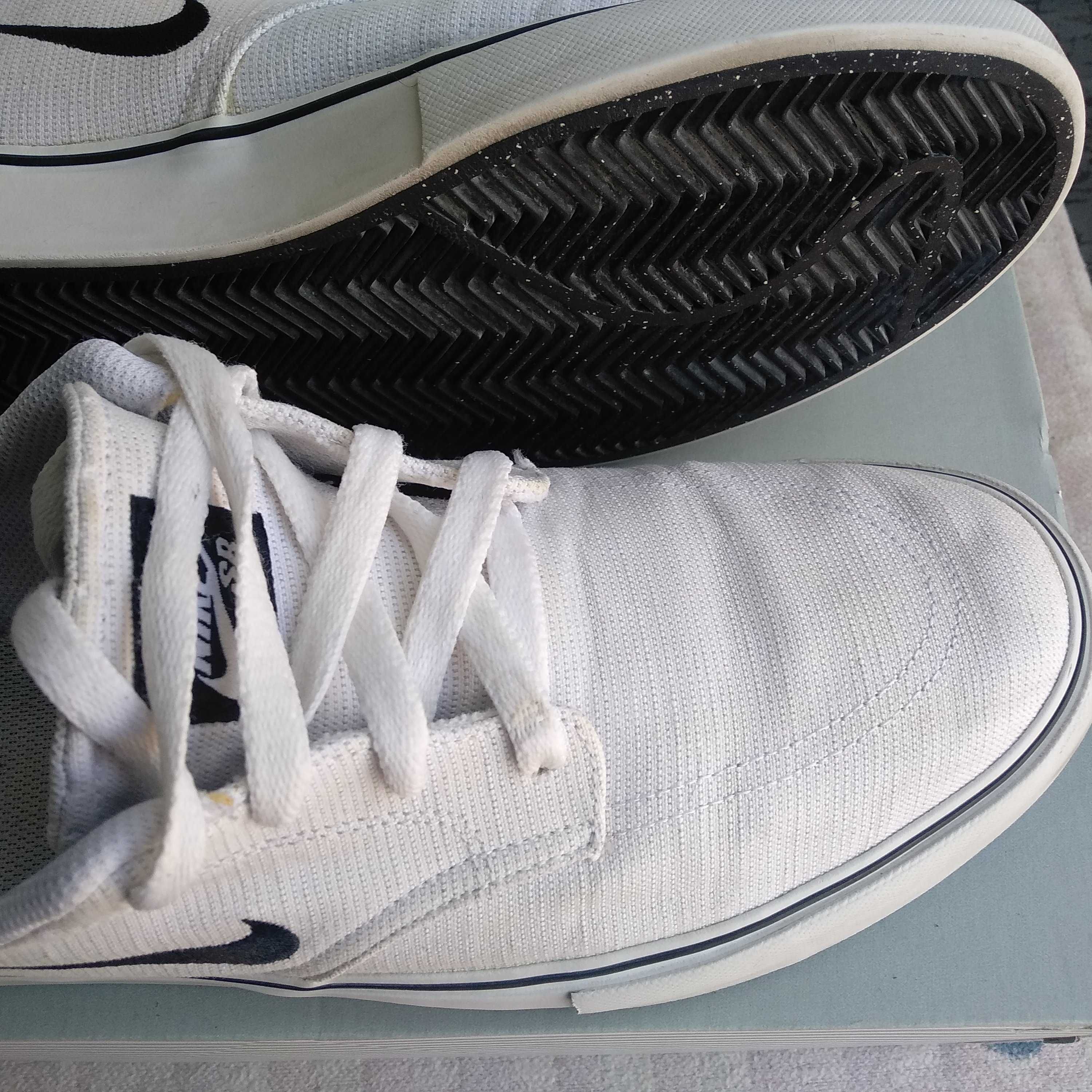 Nike sb clutch white deals