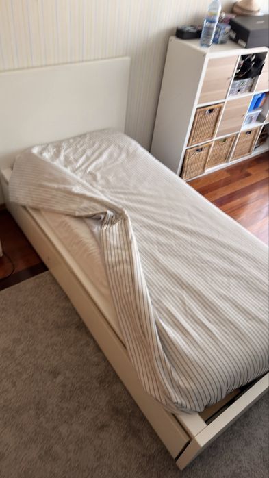 Cama Ikea de solteiro