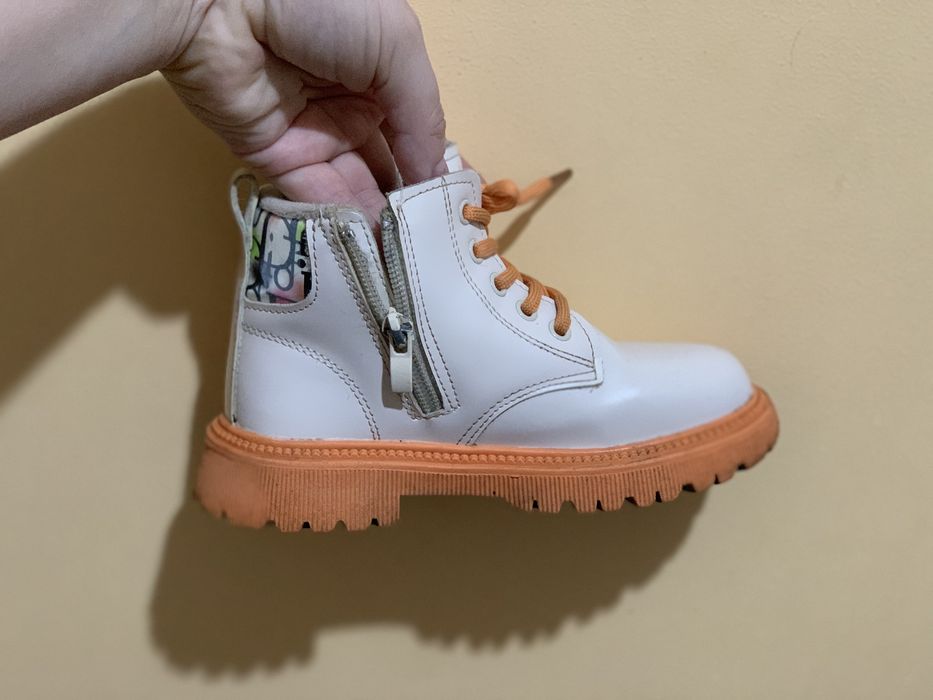 Демісезонні чобітки для дівчинки