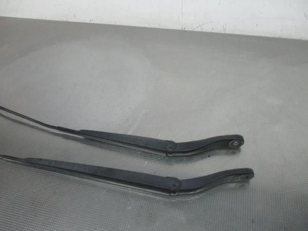 Haste / braço de escova limpa vidros frente direita RENAULT Megane III