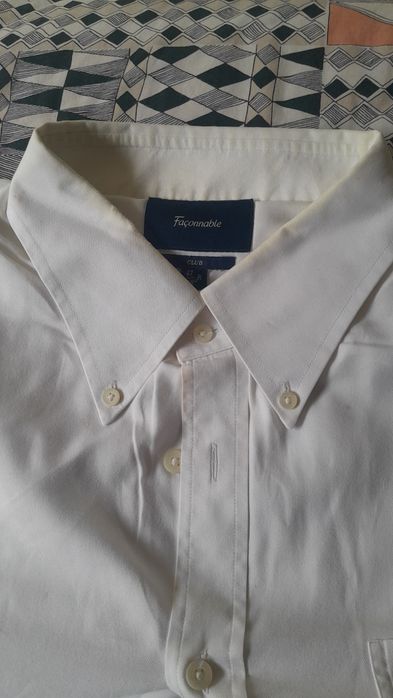 Dou 5 camisas brancas