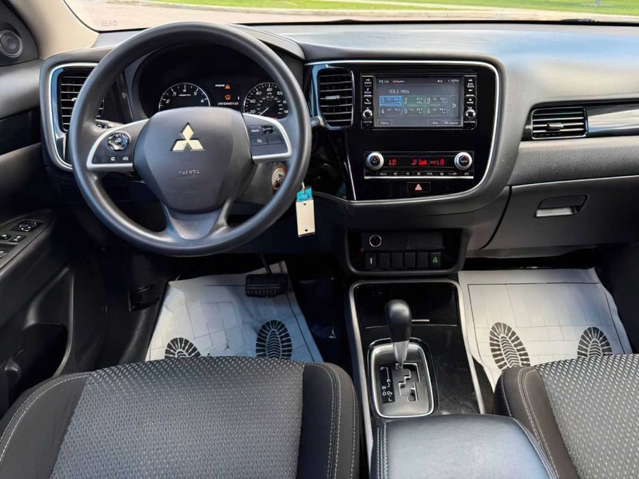 Mitsubishi Outlander ES 2.4      2020