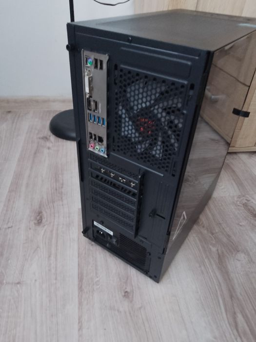 Komputer do gier RX 6600 Ryzen 5 16gb ram ddr4 gamming