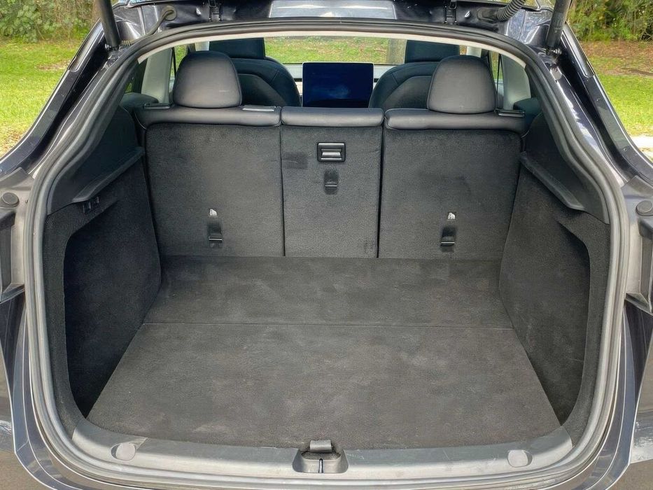 Tesla Model Y Long Range      2023