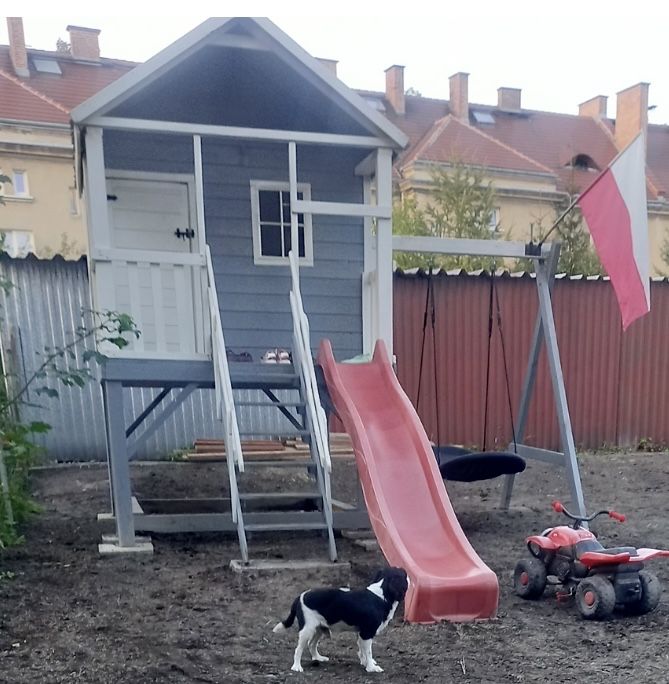 Drewniany domek dla dzieci zjezdzalnia hustawka piaskownica