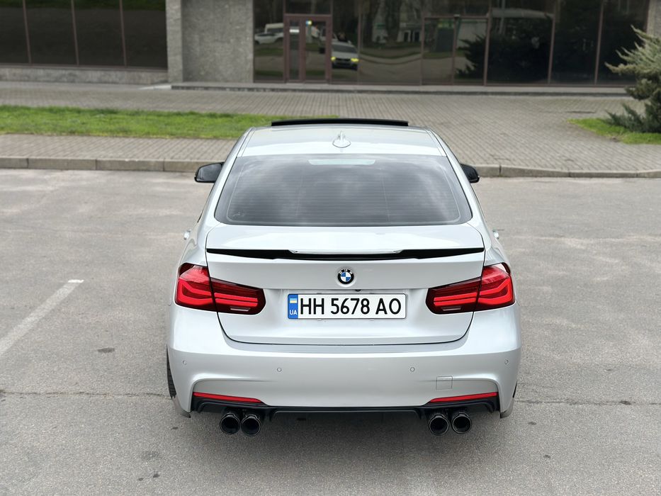 BMW F30 330I 2017p