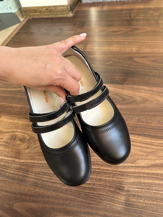 Продам шкіряні туфлі 35 розміру