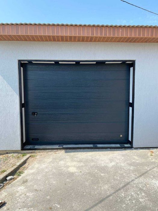 Автоматичні секційні ворота ТМ GANT  шир.3000 вис.2750 колір антрацит