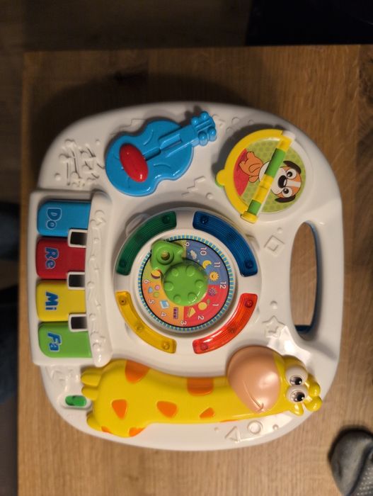 Stolik edukacyjny z żyrafą