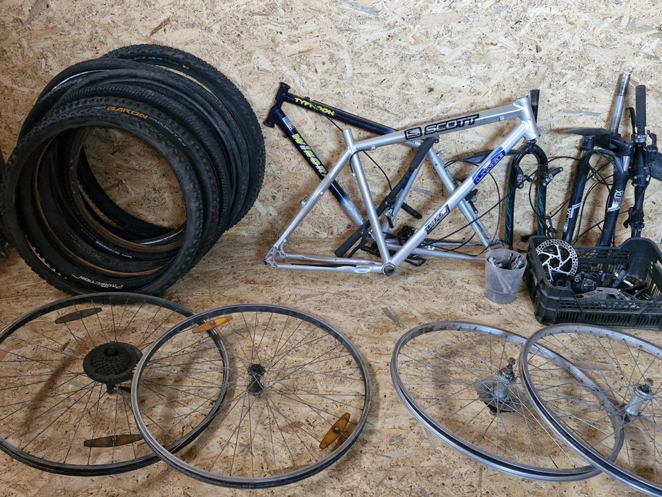 Całość Części rowerowe / Rama / Koło / Amortyzator / Hamulce / rower