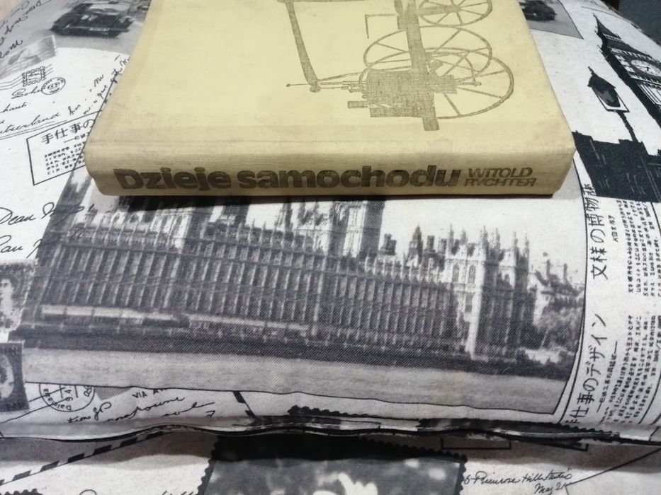 Książka Dzieje samochodu rok wydania 1987.