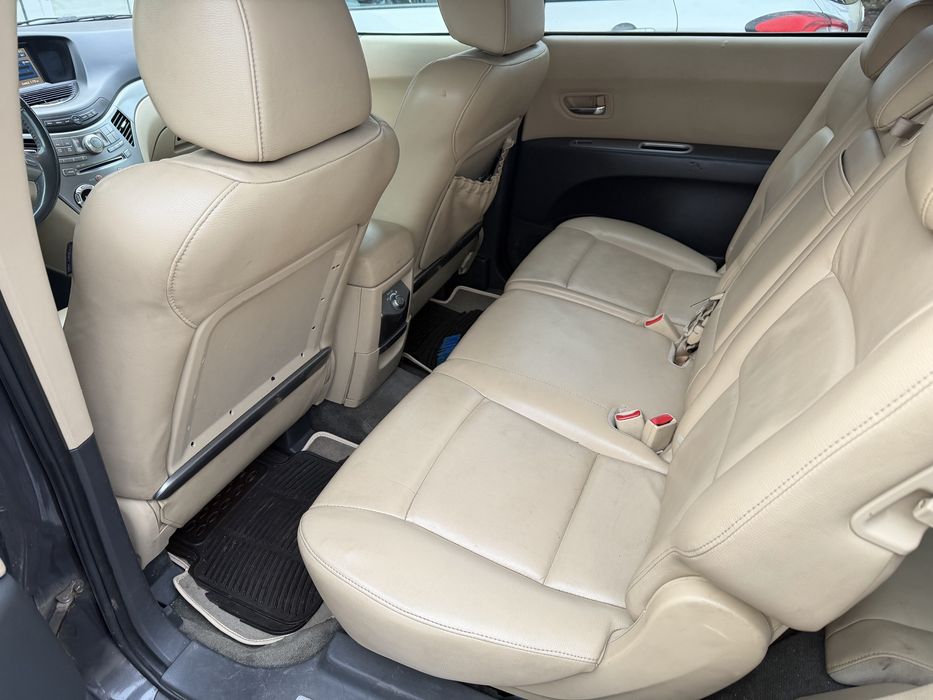 Subatu Tribeca 7 osobowy duze wygodne auto