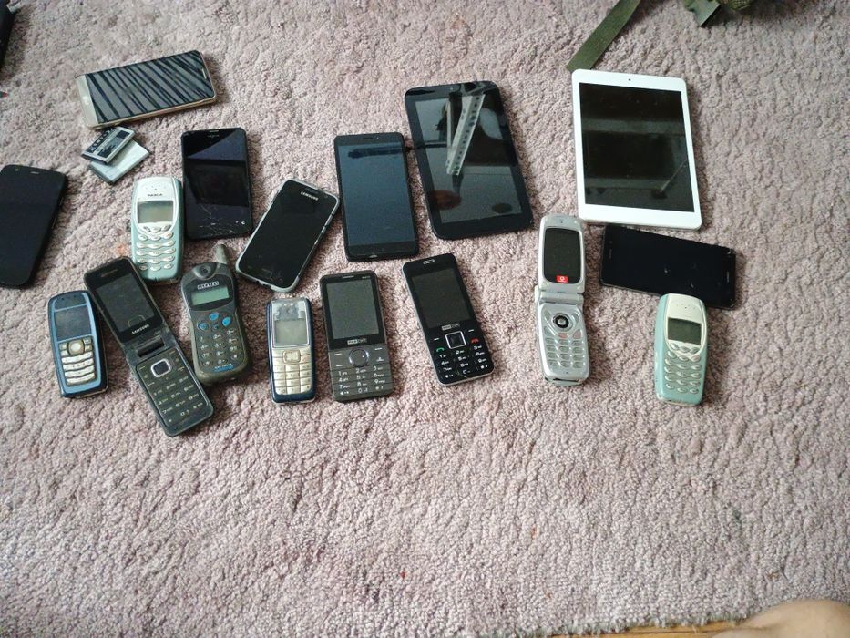 Zestaw telefonów