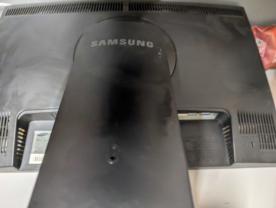 Monitor Samsung SyncMaster 2243BW – 22 cale, sprawny