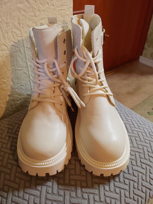 Ботинки жіночі білі