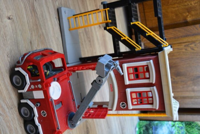 Remiza, wóz strażacki Fisher Price