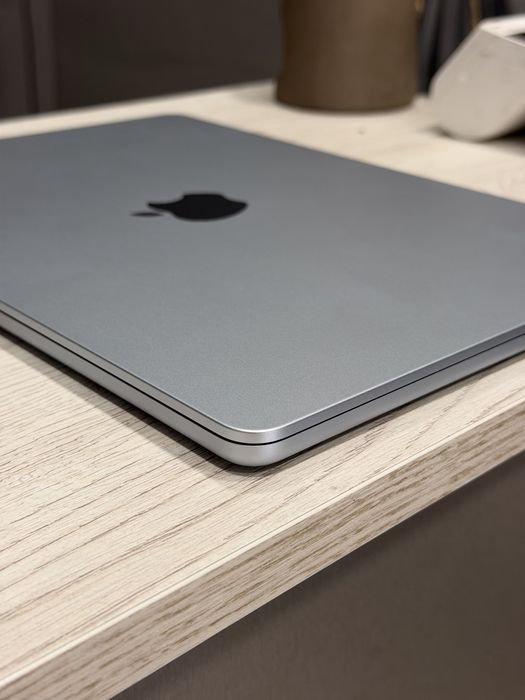 New open/box MacBook Air 13 Retina, Sky Blue, 1TB, 10 CPU / 10 GPU, 24GB RAM with Apple M5 (MDHK4)