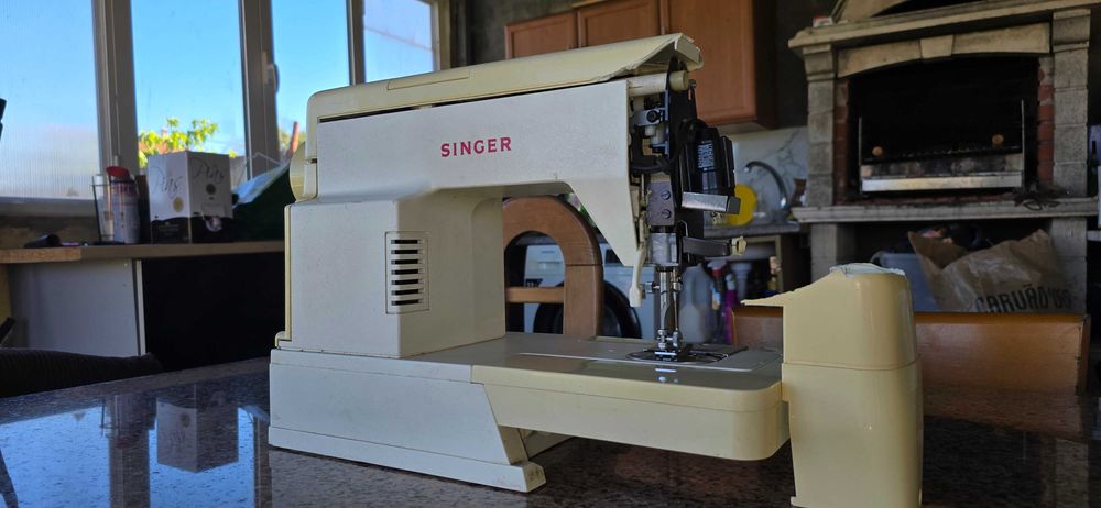 Máquina de Costura SINGER – Funcional e em Bom Estado