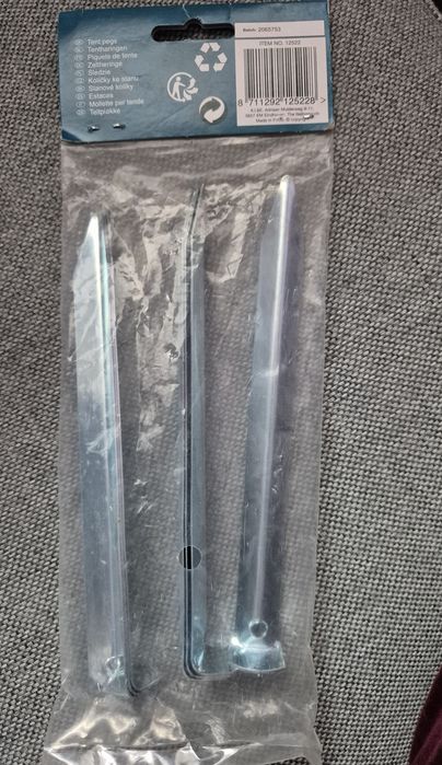 zestaw 8 nowych śledzi do namiotu długość około 18 cm