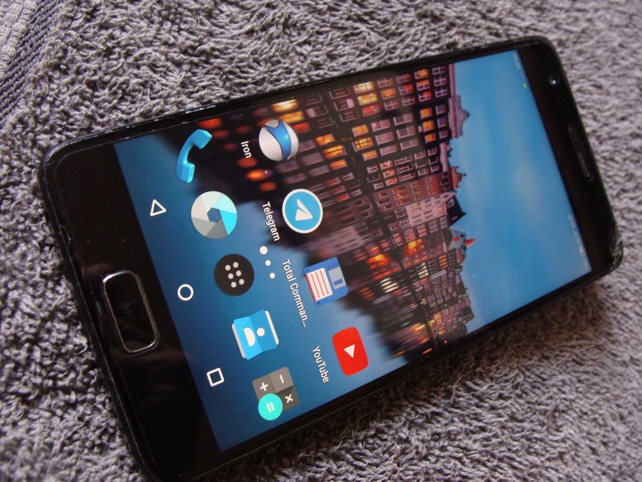 Lenovo 4/64GB Snapdragon 820 2.15 GHz 4G LTE 5" IPS Full HD