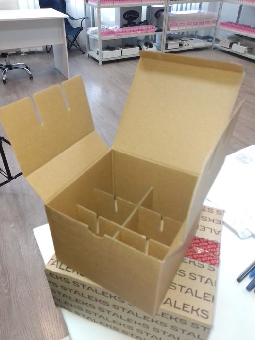 Продам коробки,бокси для інтернет магазинів,з лаків та зі Сталексу